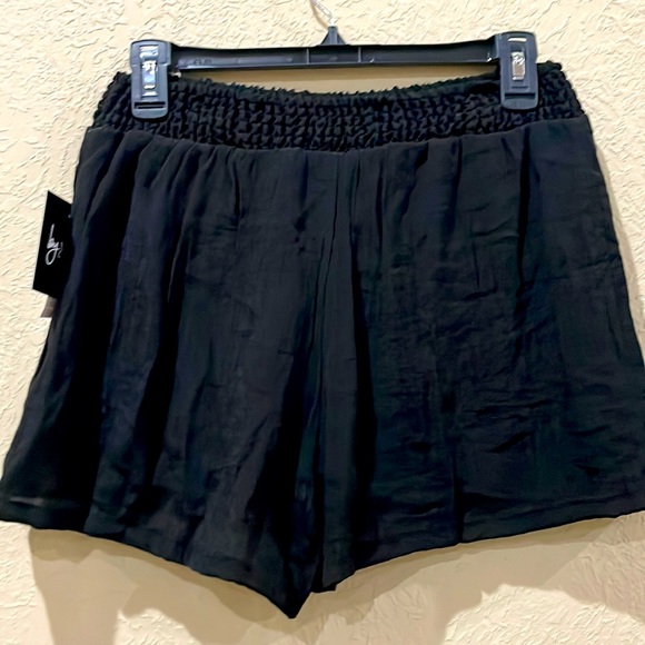 NWT By&By Black Shorts Size Small Dressy - Picture 2 of 3